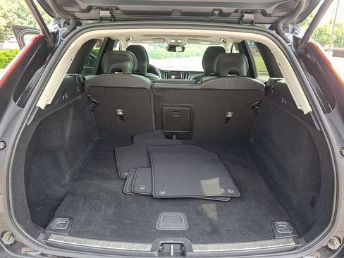Used 2023 Volvo XC60 B5 Plus AWD/4WD image 30