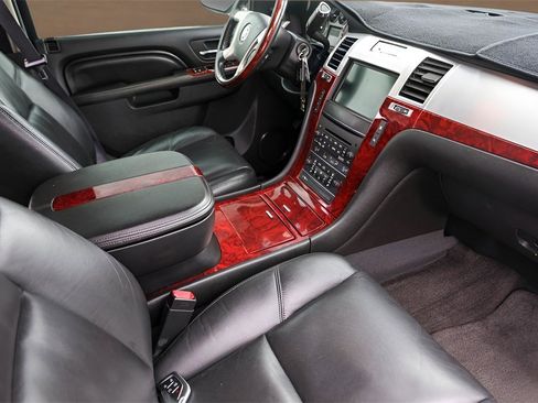 Used 2011 Cadillac Escalade EXT Luxury image 27