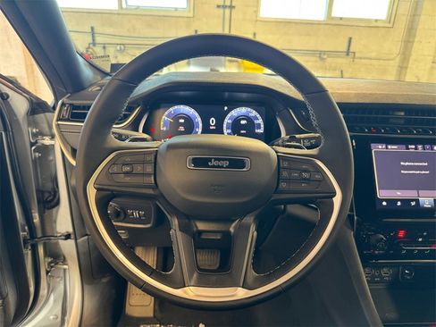 New 2025 Jeep Grand Cherokee L Laredo w/ Luxury Tech Group I image 15