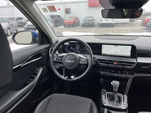 Certified 2025 Kia Seltos S image 39