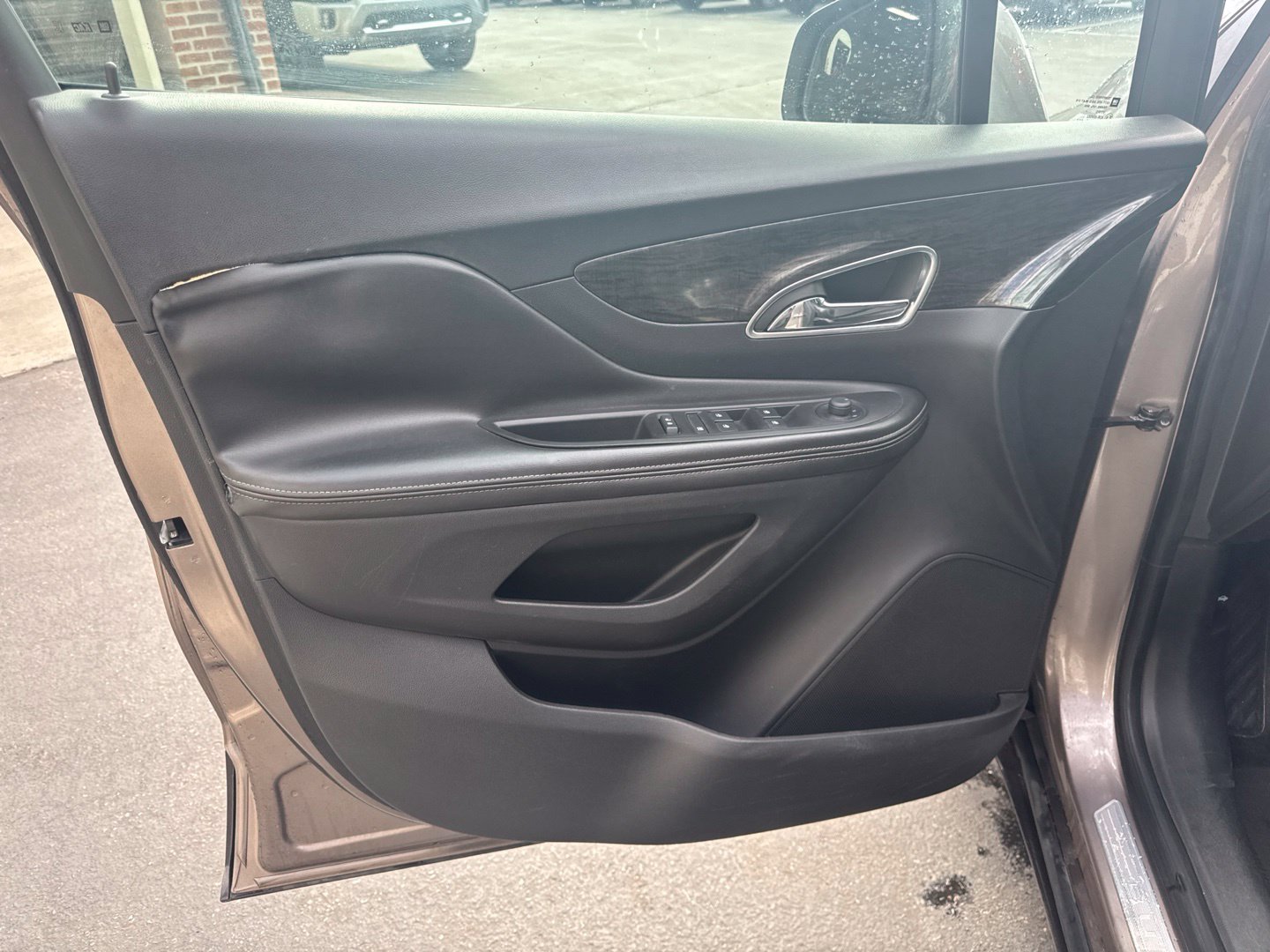Used 2014 Buick Encore FWD image 18