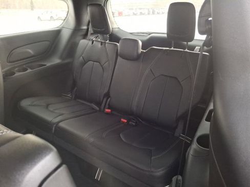 New 2026 Chrysler Pacifica Select image 24