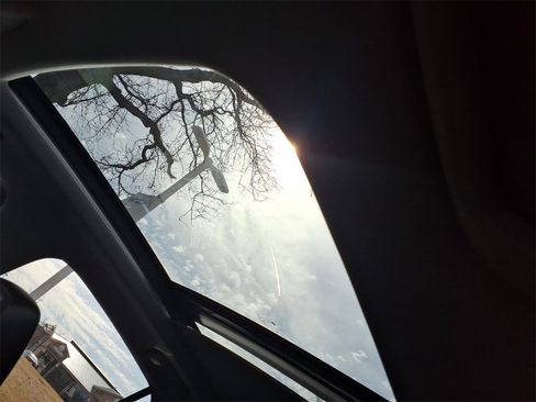 Used 2023 Chevrolet Equinox Premier image 10