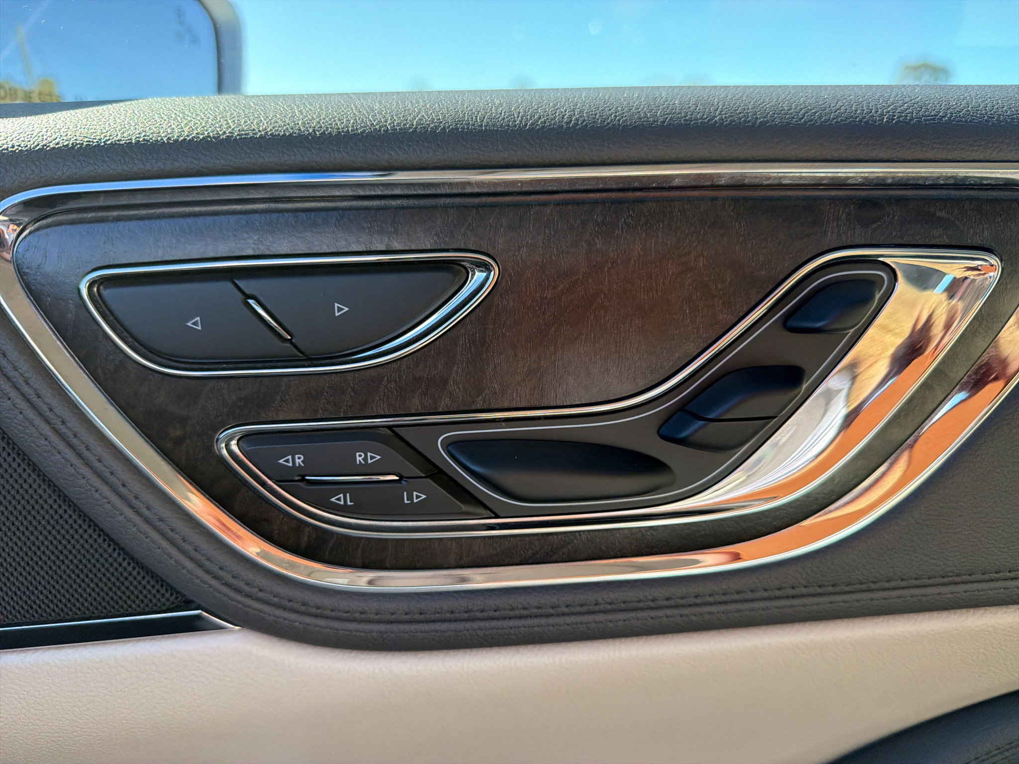 Used 2019 Lincoln Continental Reserve FWD image 27