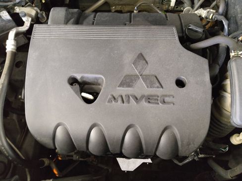 Used 2020 Mitsubishi Outlander ES FWD image 30