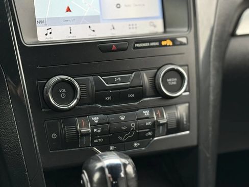 Used 2019 Ford Explorer XLT w/ Equipment Group 201A FWD image 34