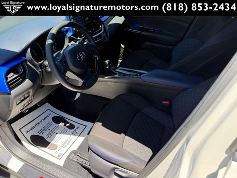 Used 2021 Toyota C-HR XLE FWD image 16
