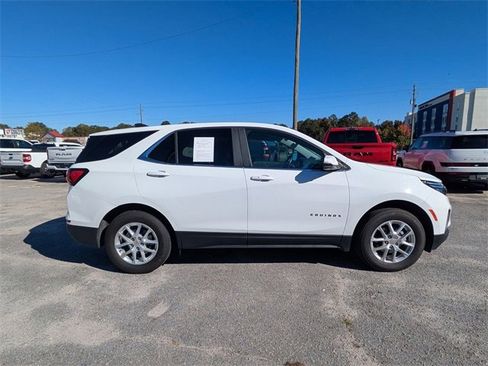 Used 2024 Chevrolet Equinox LT image 2