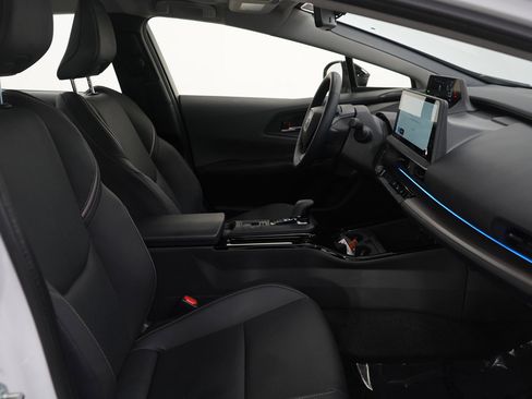 Used 2025 Toyota Prius XLE image 13