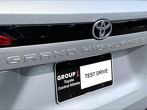 Certified 2024 Toyota Grand Highlander AWD image 31