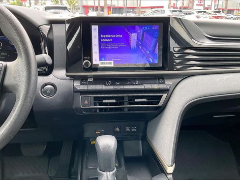 Used 2025 Toyota Camry LE w/ Convenience Package FWD image 34