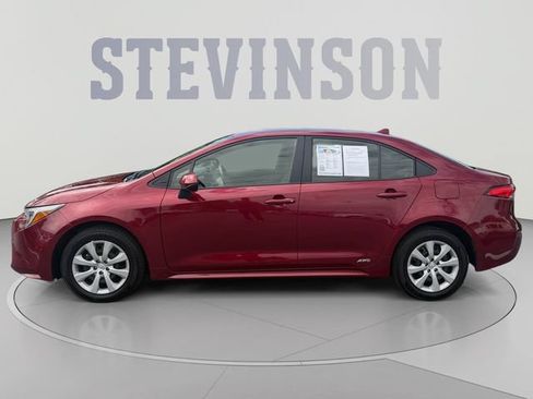 Used 2025 Toyota Corolla LE AWD/4WD image 2