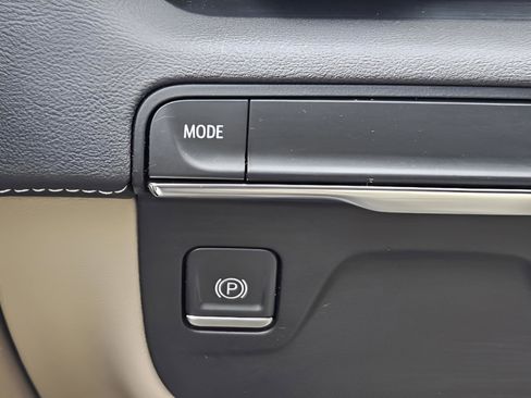 Used 2022 Cadillac Escalade Premium Luxury RWD image 14
