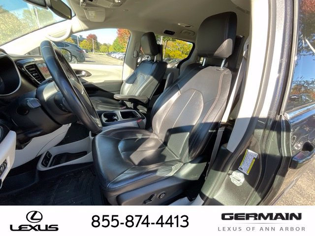 Used 2018 Chrysler Pacifica Touring-L Plus w/ Tire & Wheel Group FWD image 11