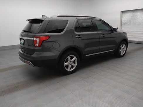 Used 2017 Ford Explorer XLT w/ Equipment Group 202A AWD/4WD image 10