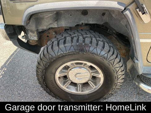 Used 2005 HUMMER H2 SUT w/ Preferred Equipment Group AWD/4WD image 10