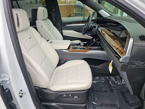 New 2026 Cadillac Escalade Platinum Sport AWD/4WD image 11