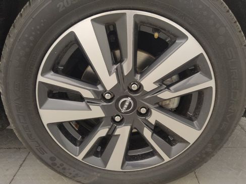 Used 2024 Nissan Versa SV FWD image 31