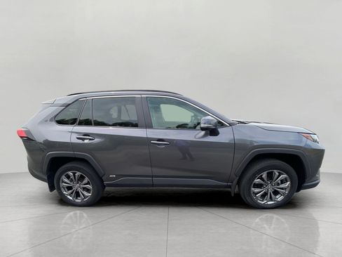 Used 2022 Toyota RAV4 XLE Premium AWD/4WD image 5