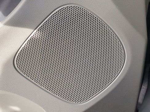 Used 2014 Dodge Grand Caravan SXT image 34