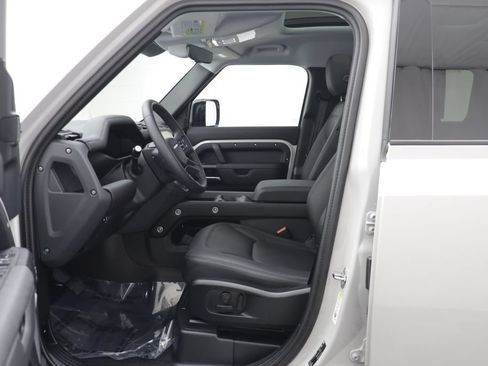 Certified 2026 Land Rover Defender 110 S AWD/4WD image 5