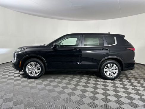 New 2026 Mitsubishi Outlander ES image 3