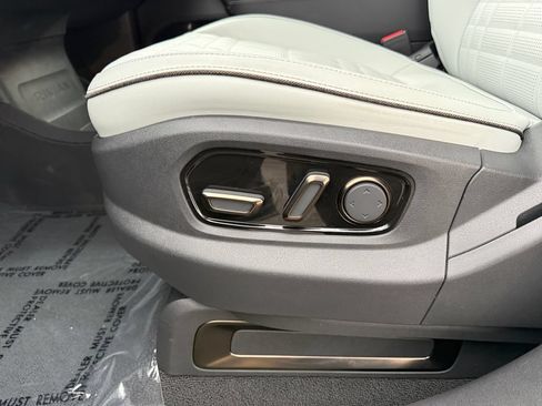 Used 2025 Rivian R1T Premium Tri AWD/4WD image 10