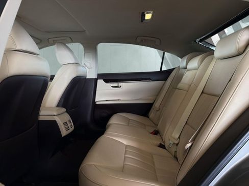 Used 2018 Lexus ES 350 w/ Luxury Package w/Wood Trim FWD image 11