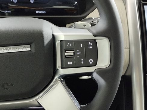 Used 2025 Land Rover Discovery Dynamic SE image 14