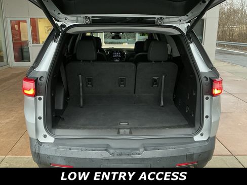 Used 2021 Chevrolet Traverse LT image 24