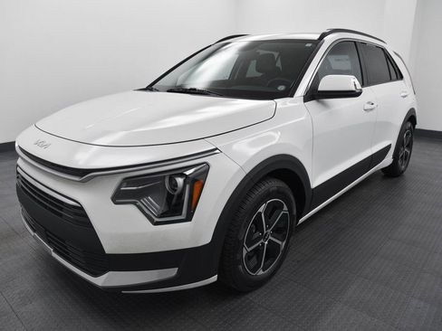 Used 2023 Kia Niro EX image 3