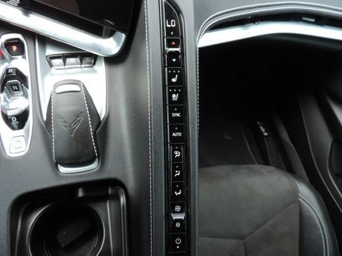 Used 2022 Chevrolet Corvette Stingray Preferred Cpe w/ Z51 Performance Package RWD image 29