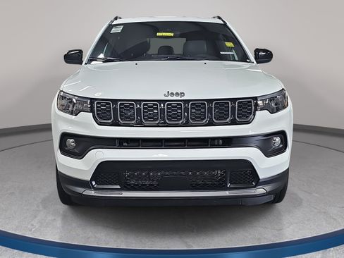 Used 2026 Jeep Compass Latitude AWD/4WD image 2
