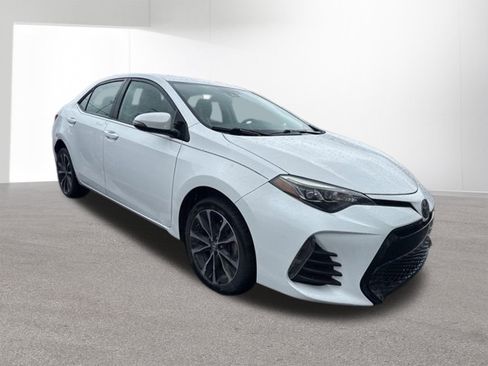 Used 2019 Toyota Corolla SE w/ SE Premium Package FWD image 3