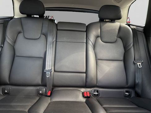 Used 2018 Volvo XC60 T5 Momentum w/ Vision Package image 20