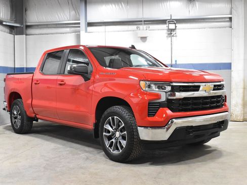 Used 2022 Chevrolet Silverado 1500 LT AWD/4WD image 31