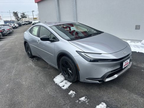 New 2026 Toyota Prius Plug-In Hybrid image 4