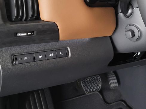 New 2026 Nissan Pathfinder Platinum FWD image 21
