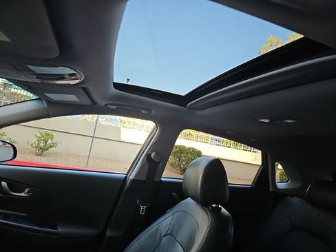 Used 2021 Hyundai Kona Limited AWD/4WD image 28