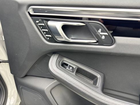 Used 2023 Porsche Macan image 48