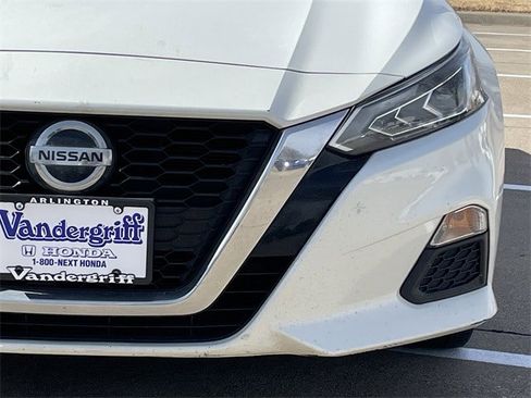 Used 2021 Nissan Altima 2.5 SV w/ SV Premium Package image 8