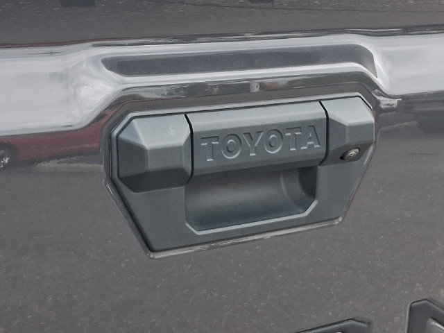 Used 2025 Toyota Tacoma TRD Sport AWD/4WD image 32