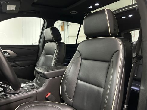 Used 2022 Chevrolet Traverse Premier w/ Redline Edition image 24