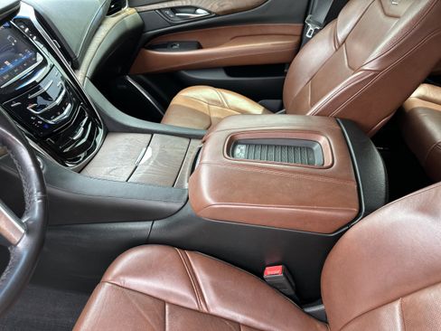 Used 2018 Cadillac Escalade Luxury AWD/4WD image 28