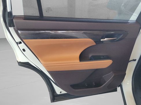 Used 2020 Toyota Highlander Platinum image 13