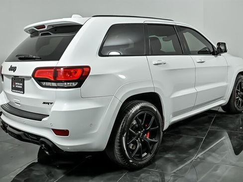Used 2019 Jeep Grand Cherokee SRT w/ Trailer Tow Group IV AWD/4WD image 9