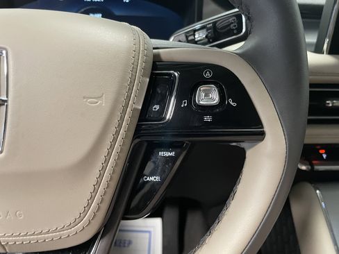 Used 2023 Lincoln Aviator AWD w/ Premium Package image 17