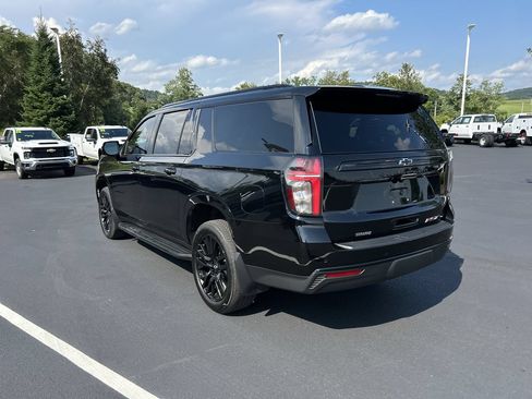 Used 2024 Chevrolet Suburban RST w/ Luxury Package AWD/4WD image 5
