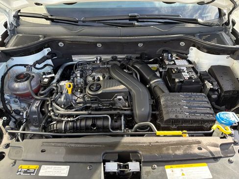 Certified 2024 Volkswagen Taos SE w/ Panoramic Sunroof Package image 23