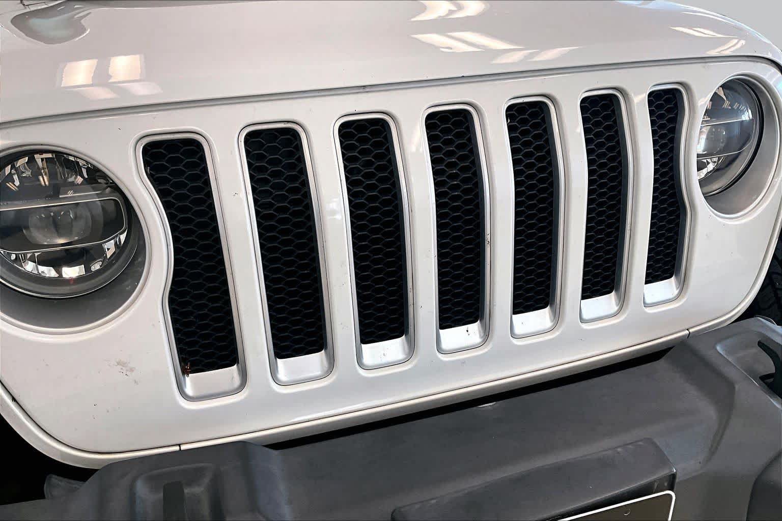 Used 2018 Jeep Wrangler Unlimited Sahara w/ LED Lighting Group AWD/4WD image 27